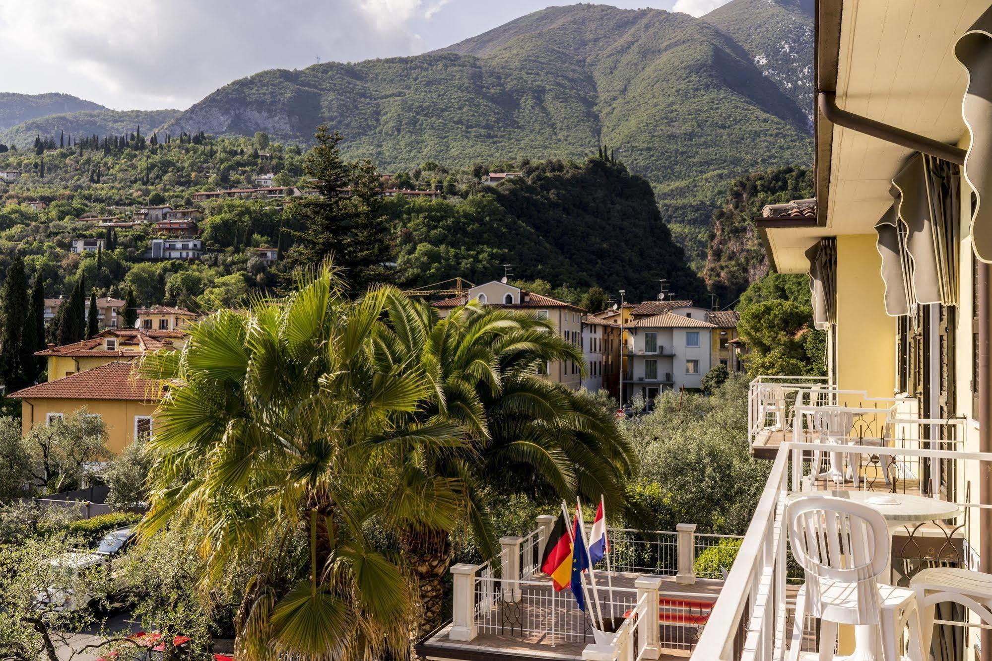 Hotel Sorriso Toscolano Maderno Exterior foto