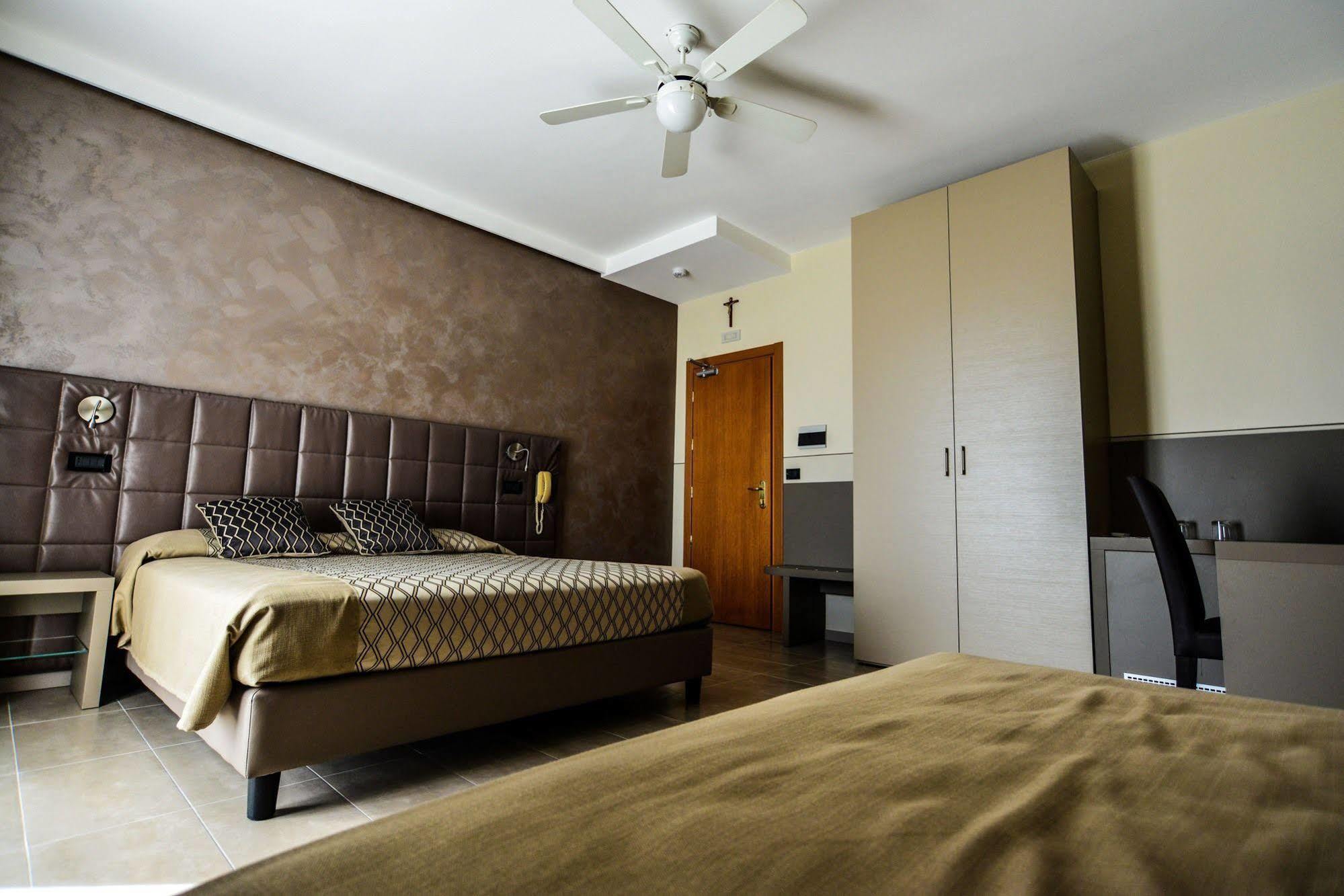 Hotel Sorriso Toscolano Maderno Exterior foto