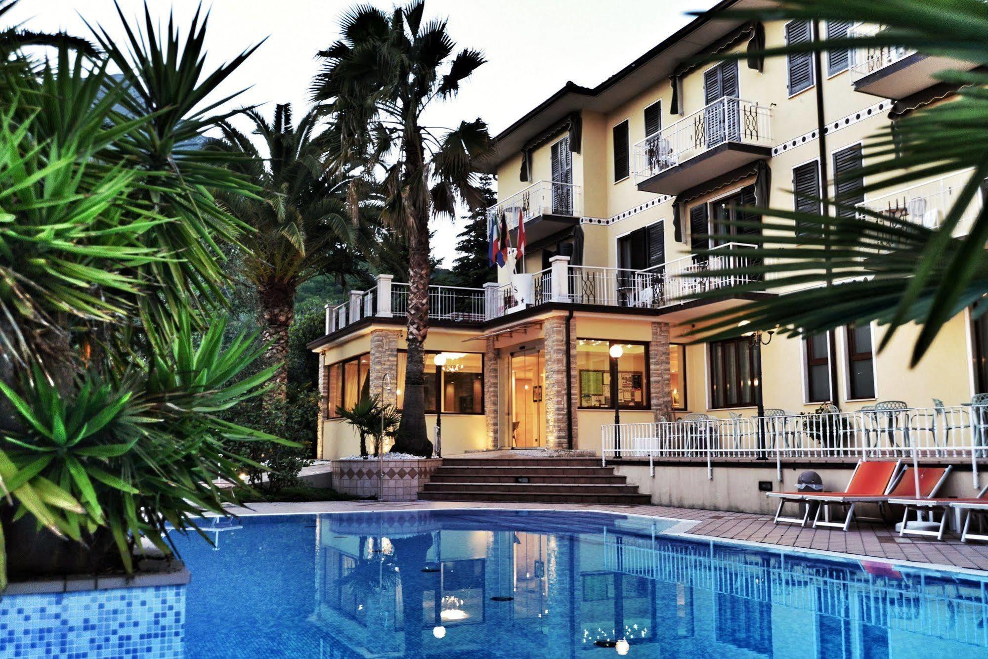 Hotel Sorriso Toscolano Maderno Exterior foto