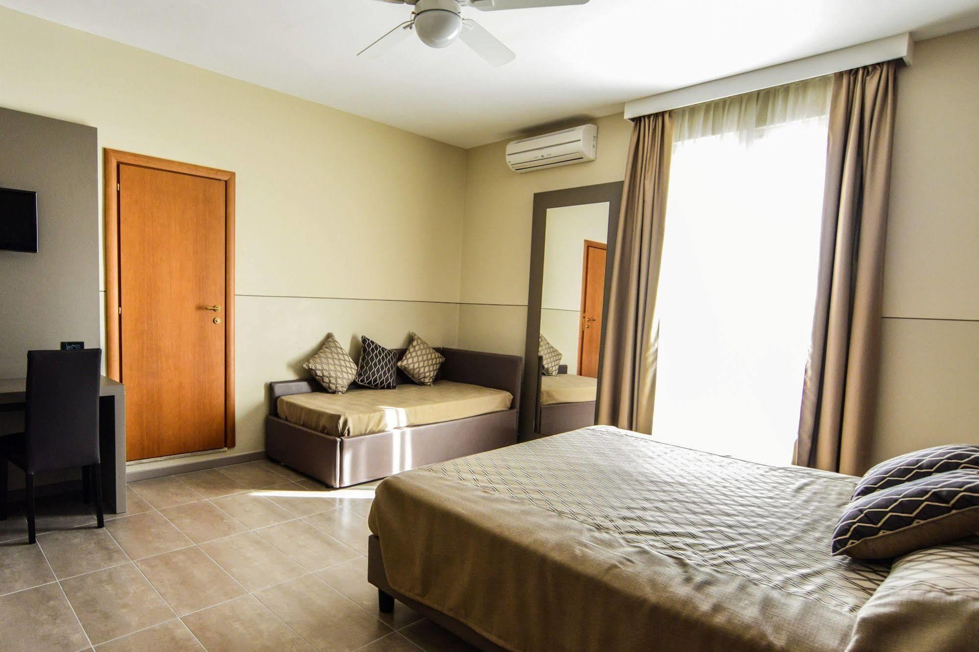 Hotel Sorriso Toscolano Maderno Exterior foto